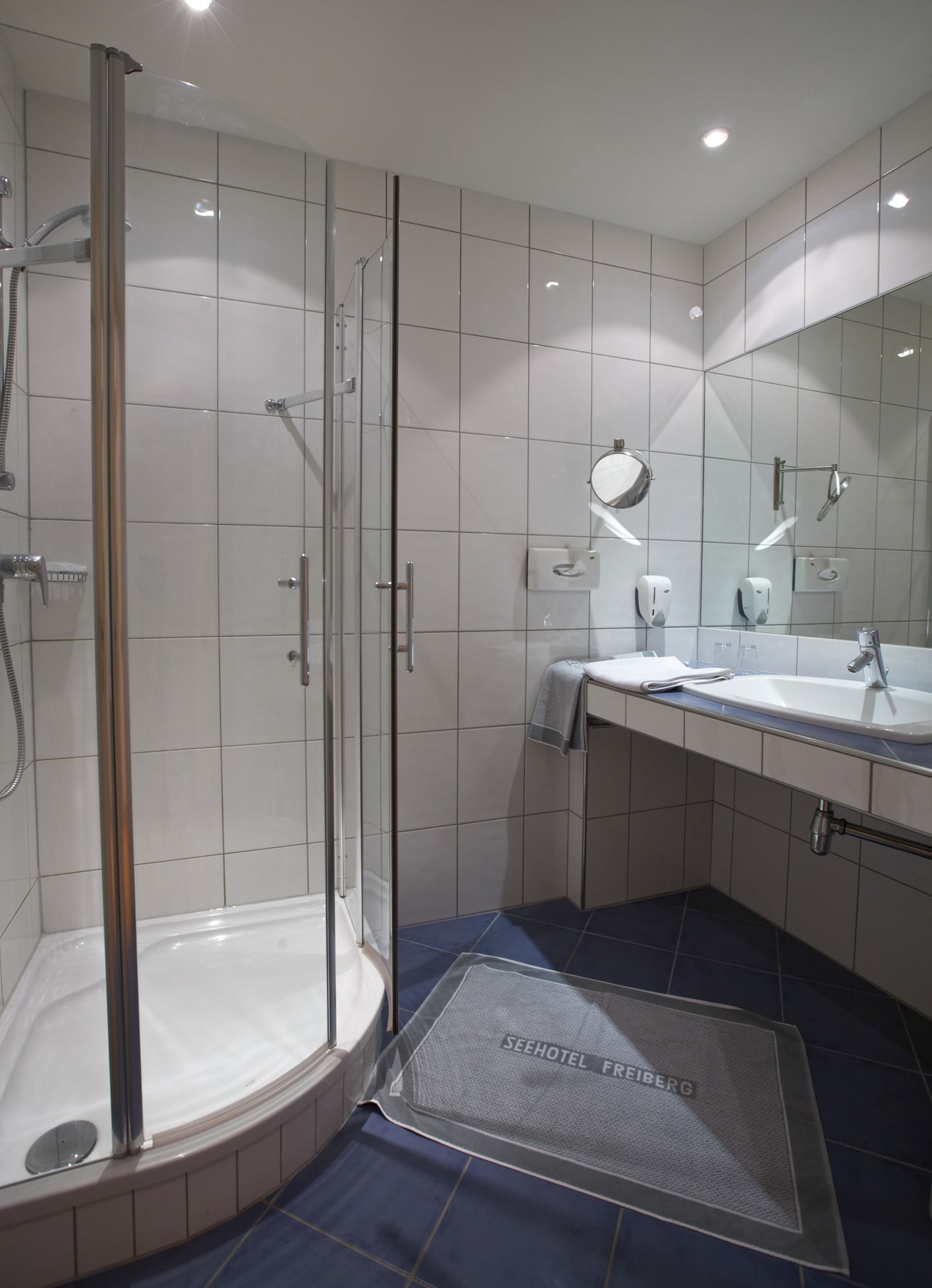 高级双人间或双床间，阳台，湖景 （Seeparadies）