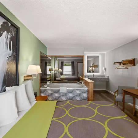 Super 8 by Wyndham Branson / Shepherd of the Hills Exwy