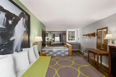 Super 8 by Wyndham Branson / Shepherd of the Hills Exwy Hotel di 