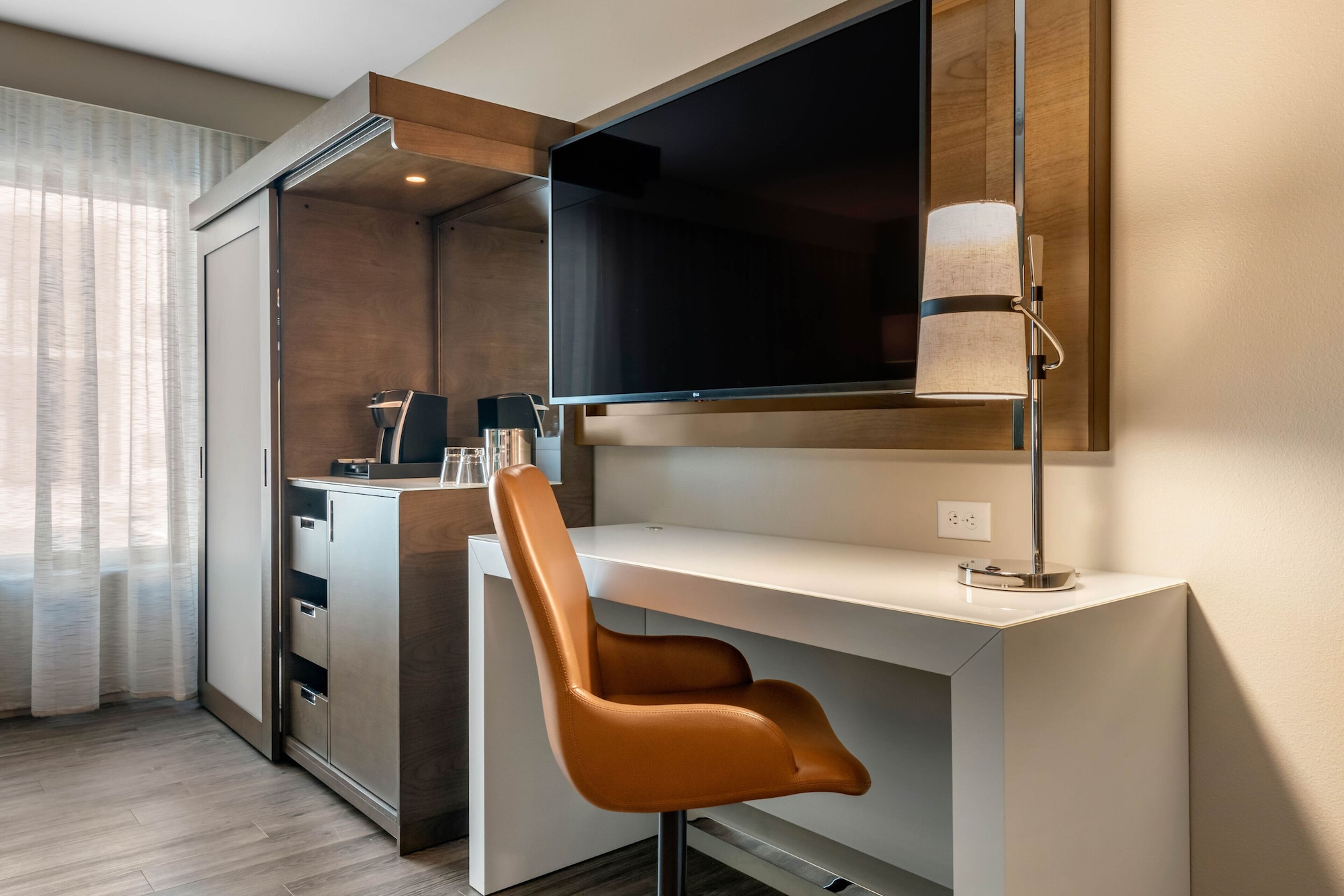 豪华双人房，1张特大床，无障碍，禁烟