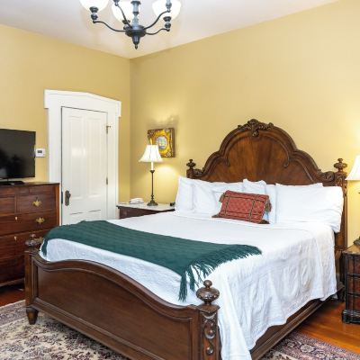 Lindsey Room-Luxury Main House King Eliza Thompson House, Historic Inns of Savannah Collection Promo Code