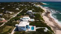 Oceanfront Beauty 6 King Beds/6 Baths! Big Pool and Volleyball Court in Front yd โรงแรมใน