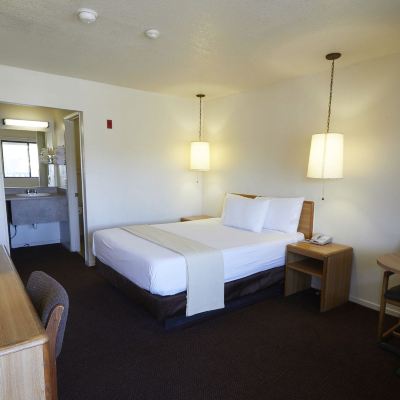 Standard Room, 1 Queen Bed, Accessible, Smoking EZ 8 Motel Newark Promo Code