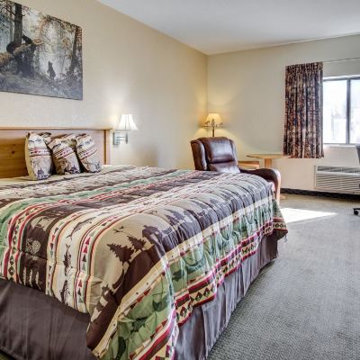 Standard King Room-Non-Smoking Booneslick Lodge - Neosho Promo Code