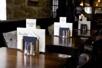 The Broadoak Hotel a Delph