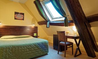 Logis Des Trois Maures - Housity