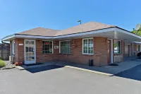 Majestic Inn & Suites