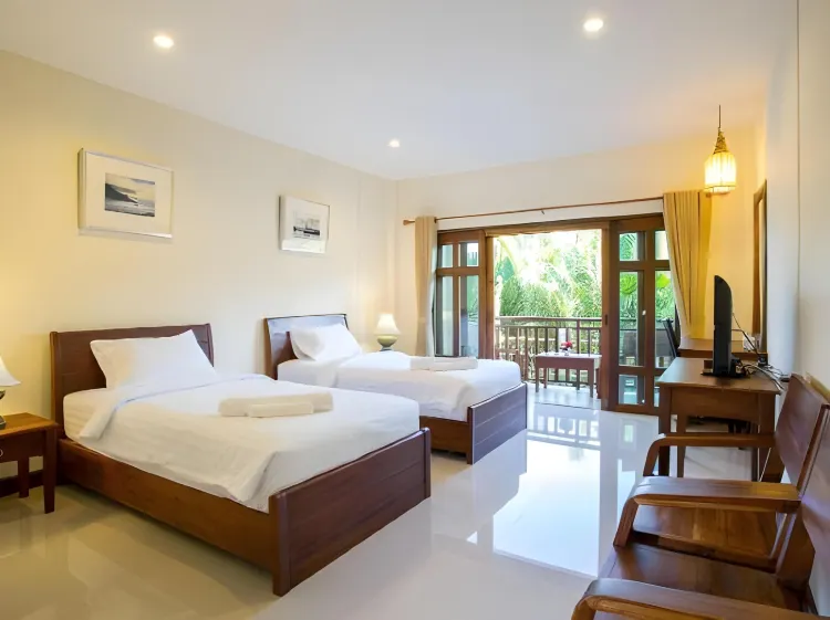 ห้องดีลักซ์ เตียงใหญ่ พร้อมระเบียง