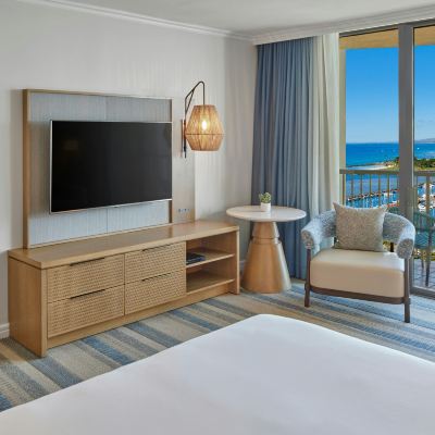 Rainbow Ocean View 1 King Bed Mobility Accessible Tub Hilton Hawaiian Village Waikiki Beach Resort Promo Code