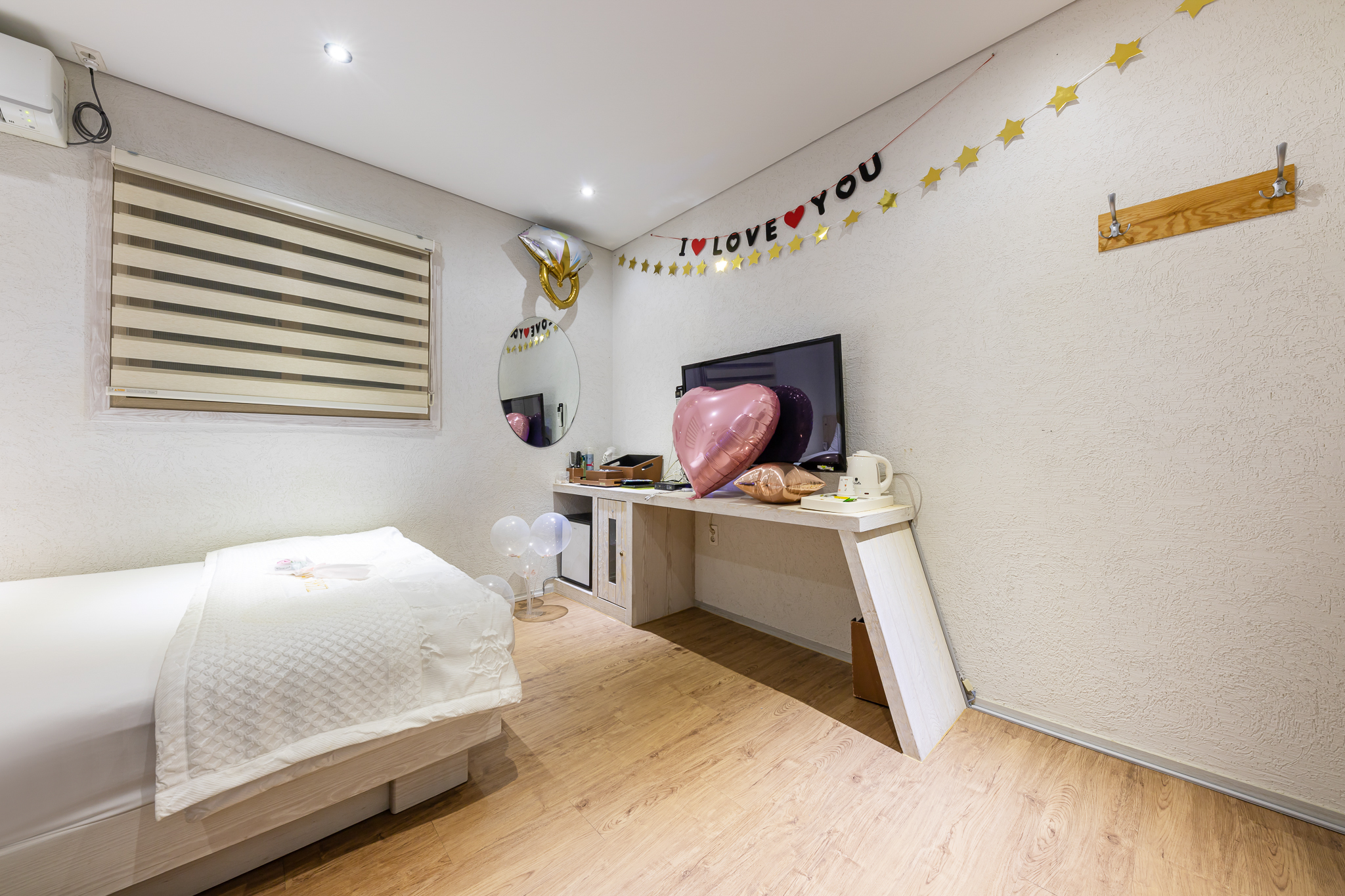 Pc房（Couple in the Forest）