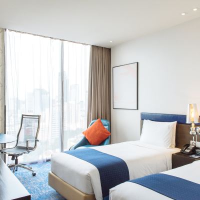 體育場景標準雙床房- 禁煙 曼谷暹羅智選假日酒店 （SHA Extra Plus）優惠