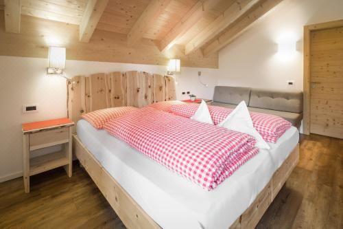 带阳台的两卧室公寓