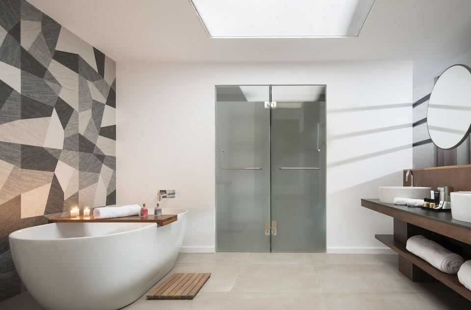 優雅俱樂部壯麗精緻套房直通游泳（僅限成人）