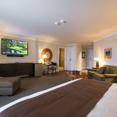 Luxury Suite, 1 King Bed, Balcony, Golf View