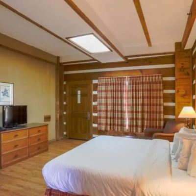 King Suite with Jacuzzi Timbers Lodge Promo Code