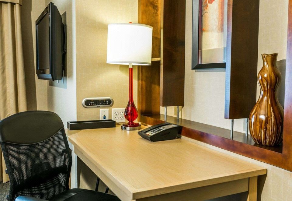 套房，1张特大床和梳化床，无障碍设施，无烟 （Upgrade）