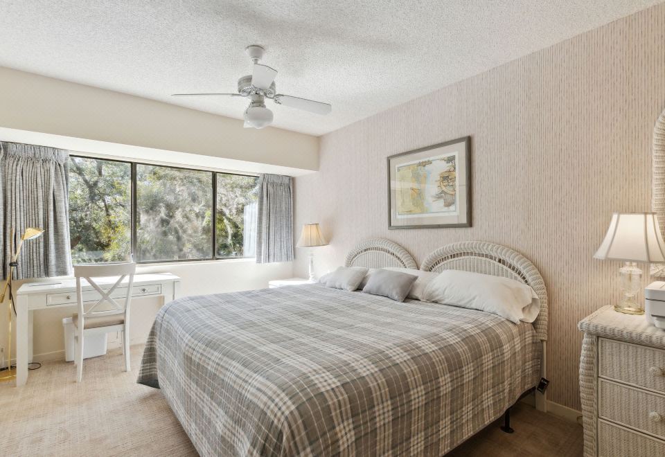 高尔夫球场景观和宽敞开放层次计划-美丽海滨天堂