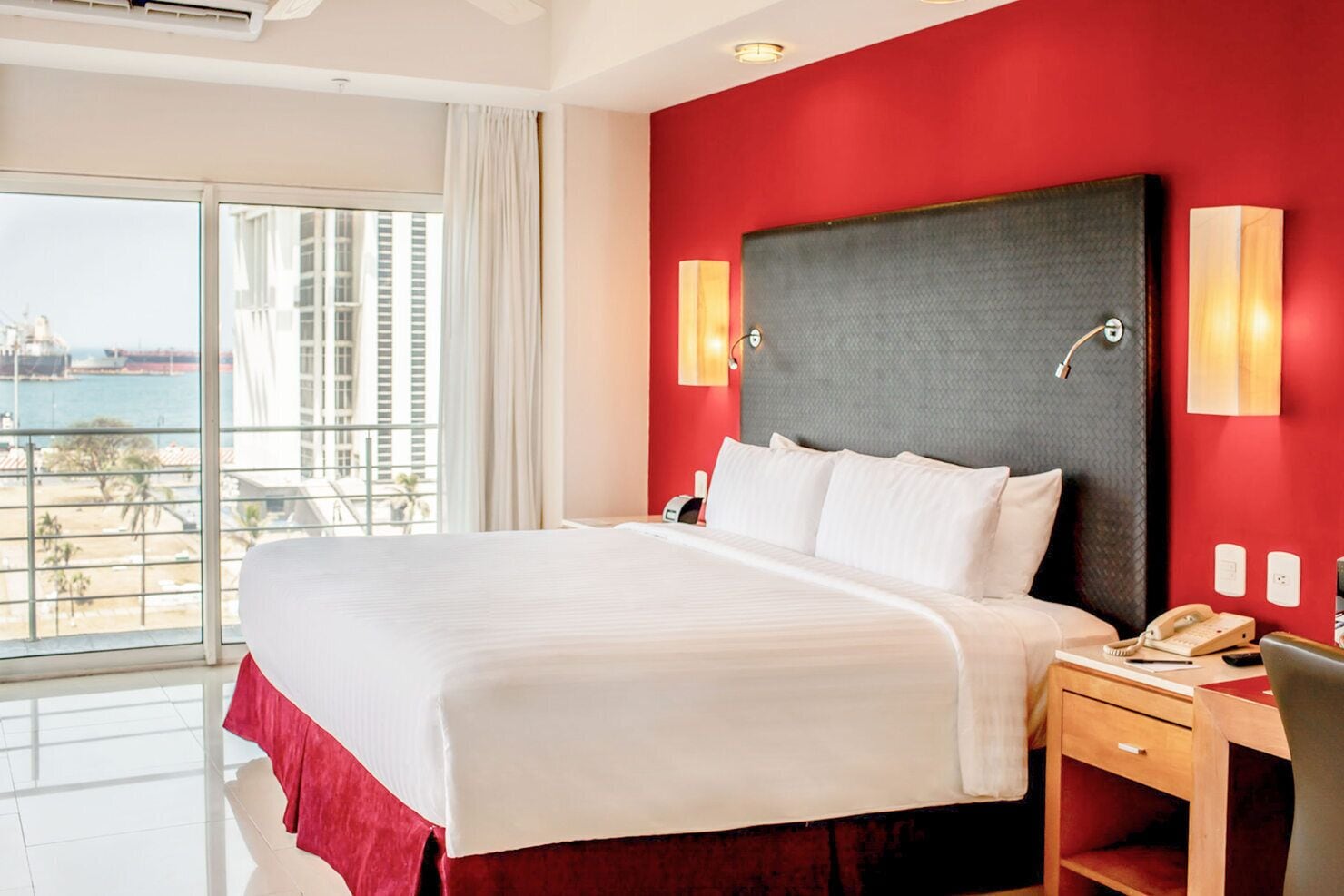 尊贵特大床套房