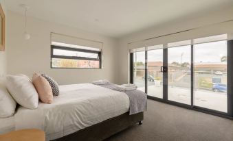 Kangaroo Bay Apartments - Housity