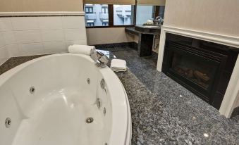 The Cincinnatian Curio Collection by Hilton - Housity