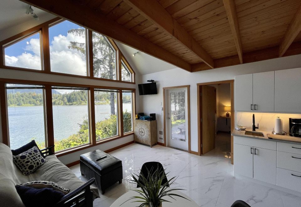 Private Oceanfront Cabin with Hot Tub - Doc Holiday CabinHouse (Hot Tub&Waterfront/Doc Holiday Ca)