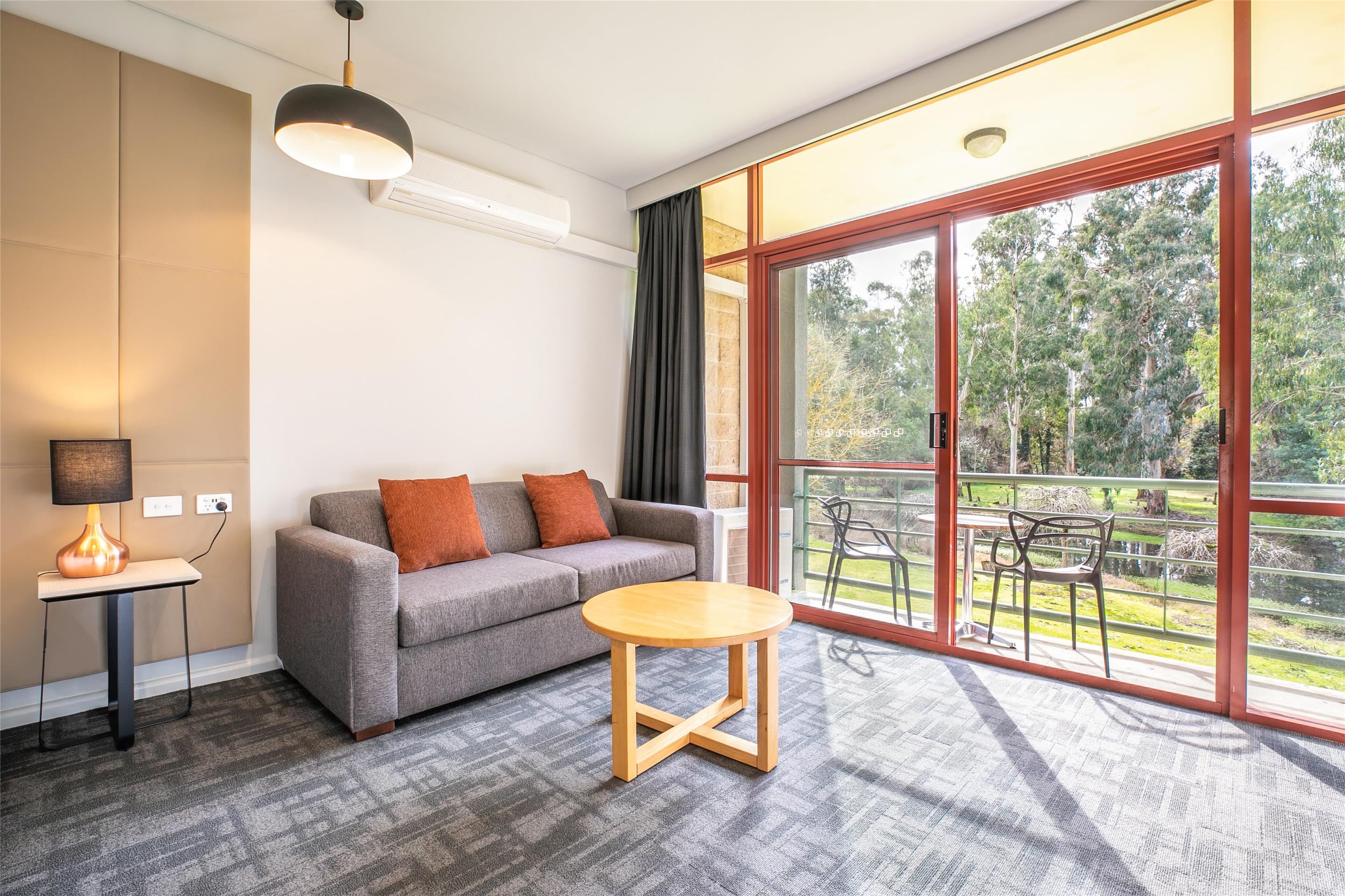 Nightcap at York on Lilydale大床水疗一室房