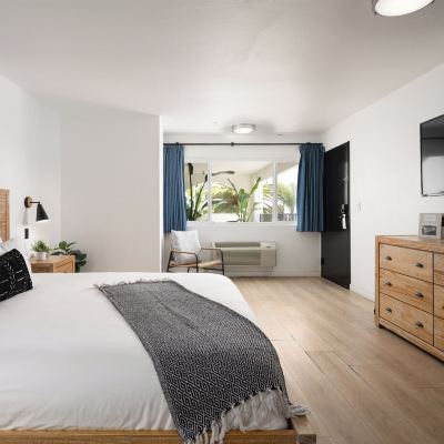 Standard Room, 1 King Bed, Non Smoking, Ocean View The Surfbreak Hotel Promo Code