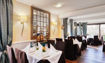 Central Hotel am Königshof - Housity