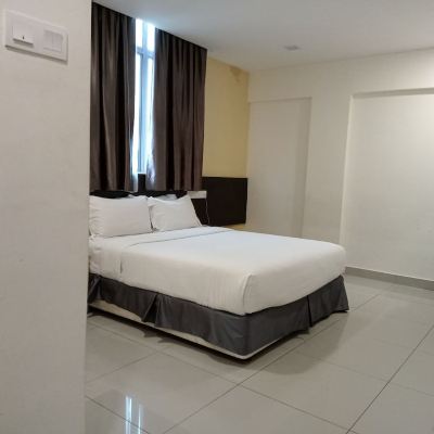 Bilik Asas(katil double) Kupon Avenue Bangi Hotel