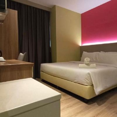 Deluxe King Dengan Tingkap Kupon Hotel Zamburger Permas