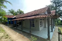 Hotel O Agus Kostel SyariahNearWisata Agro Jollong