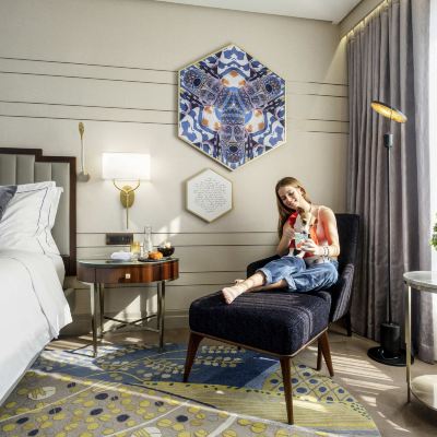 行政灣景房，尊享俱樂部休閒區權益，配備 2 張單人床，可欣賞灣景 美憬閣馬尼拉海軍上將飯店優惠