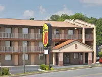 Super 8 by Wyndham Laurel