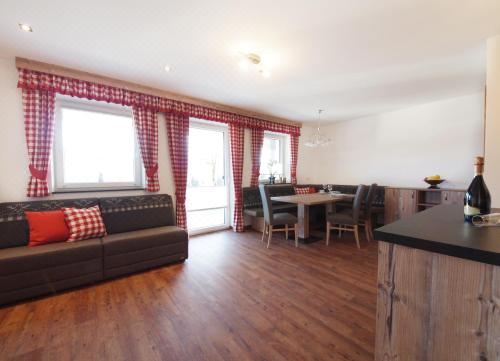 两卧室公寓 - 带露台