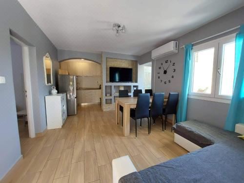 两卧室联排别墅