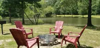Cozy cabin w/ private pond & firepit. 3 miles to lake & 12 to Crater of Diamonds