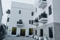 The Manor Hotel by Luckzi Hotels in 