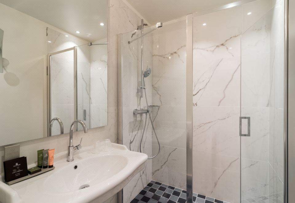 Triple Room-Complimentary Soft Minibar, Courtesy Tray, Digital Press, Fitness, Sauna