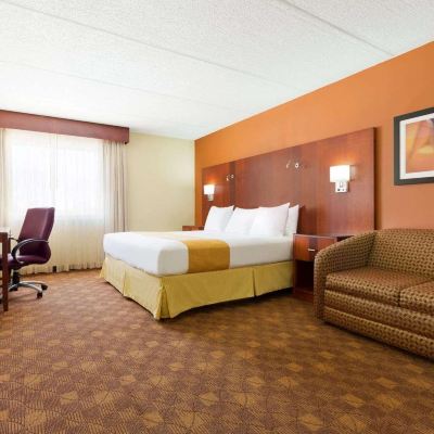 Premium King Room-Non-Smoking Radisson Hotel Akron/Fairlawn Promo Code