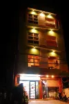 梅伊旅居飯店 - 納瓦爾飯店 住宿飯店