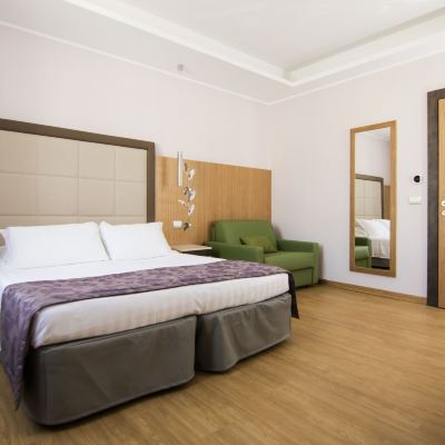 Triple Room with City View Vibe Nazionale Promo Code