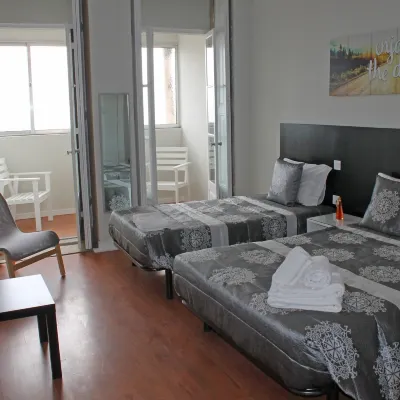 Lunar Guest House Các khách sạn gần Nhà thờ Clerigos Tower