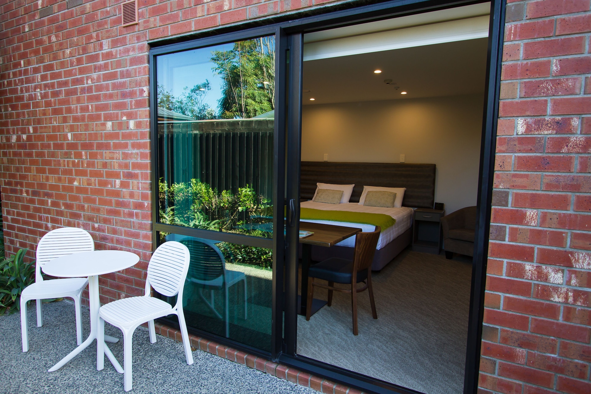 行政开间， 无烟房， 简易厨房