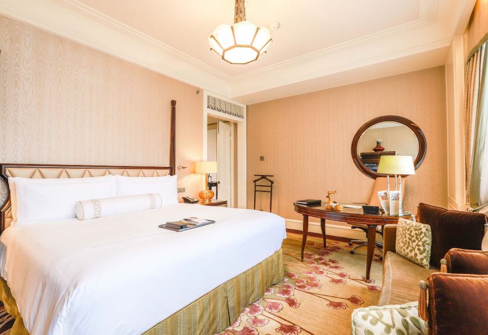 Fairmont Peace Hotel on the BundDeluxe City-view Queen Room