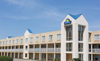 Days Inn by Wyndham West Des Moines - Clive - Housity