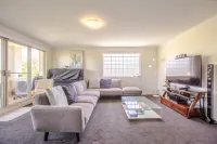 Duplex 3B2B apt in Braddon close to CITY Free WIFI two Parking spots