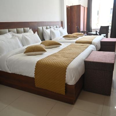 Family Room Mountain Midst Promo Code