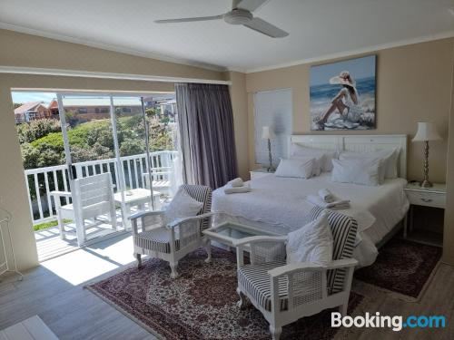 带阳台和海景的豪华双人房