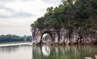 Vienna Hotel (Guilin Railway Station Liangjiang Sihu)