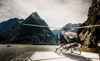 Milford Sound Overnight Cruise - Fiordland Discovery